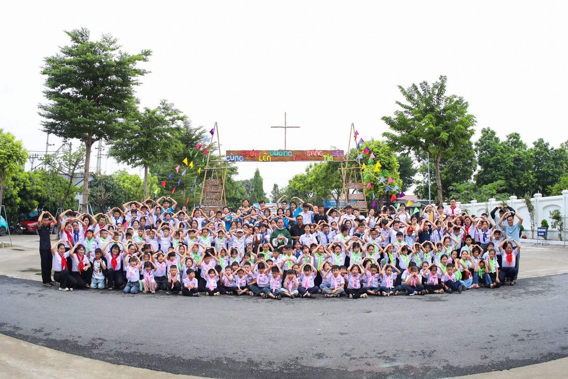 TNTT BẰNG SỞ: VUI TRẠI HÈ "SỐNG ĐỨC TIN - LỚN LÊN MỖI NGÀY"